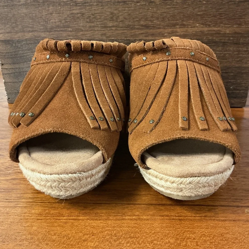 Minnetonka Women Brown Leather Studded Fringe Boho Espadrille Wedge Sandal Size